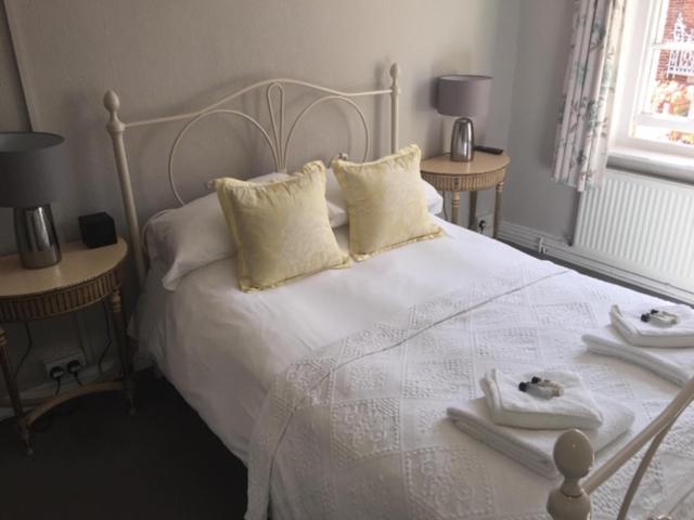 The Lamb Inn Marlborough Room photo