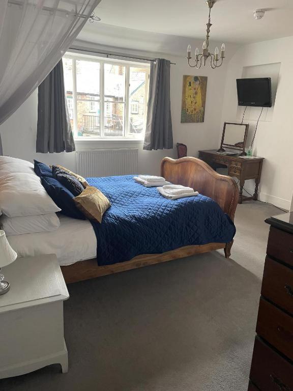 The Lamb Inn Marlborough Room photo